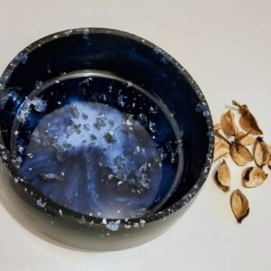 קערה לנוי /לתכשיטים/ ולכל שימוש . רוחב ואורך 16.5 סנטימטרים.