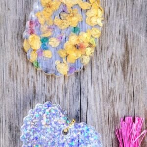 מחזיקי מפתחות בצורות שונות יגיעו בצבעים לפי בחירה/נצנצים/פרחים מיובשים