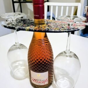 מחזיק כוסות ובקבוק יין . יגיע בצבעים שונים לפי בחירה.